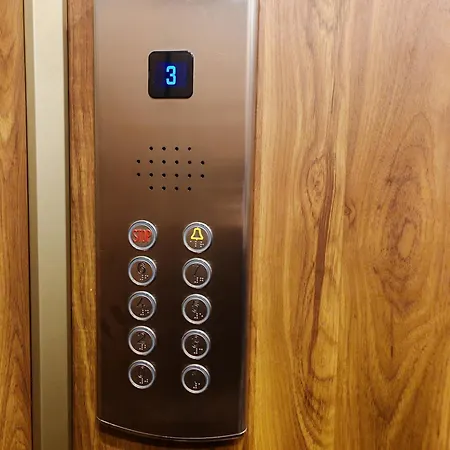 5 Metro Stop Colosseum *